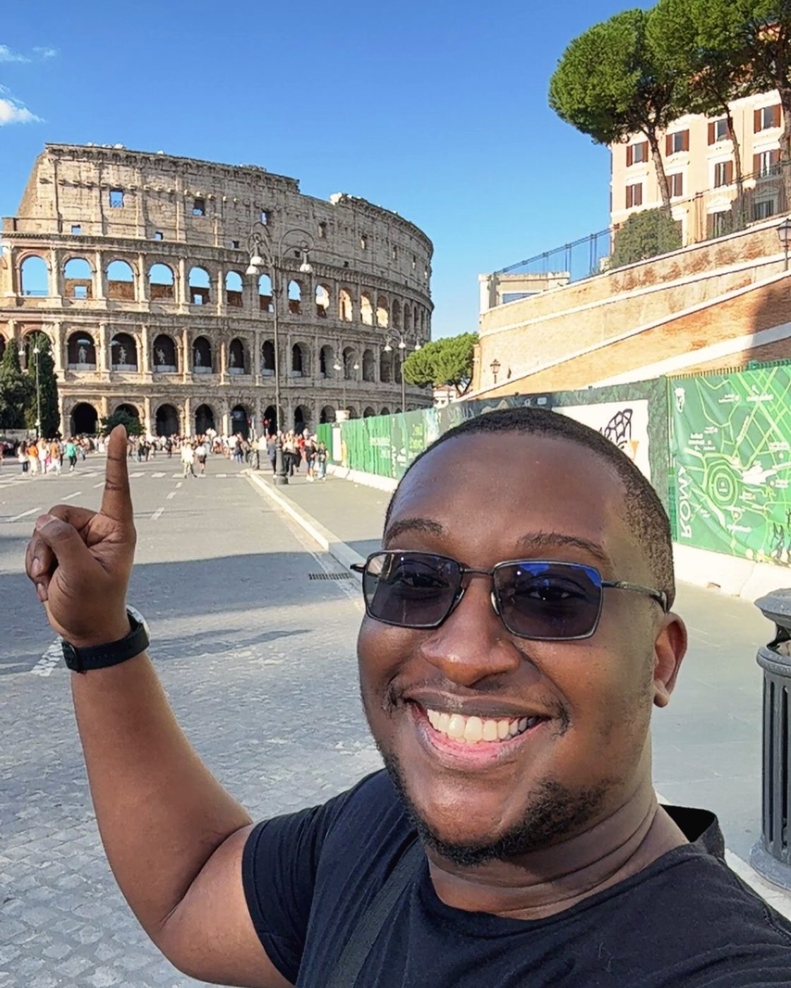 Joshua pointing at the Colosseum
